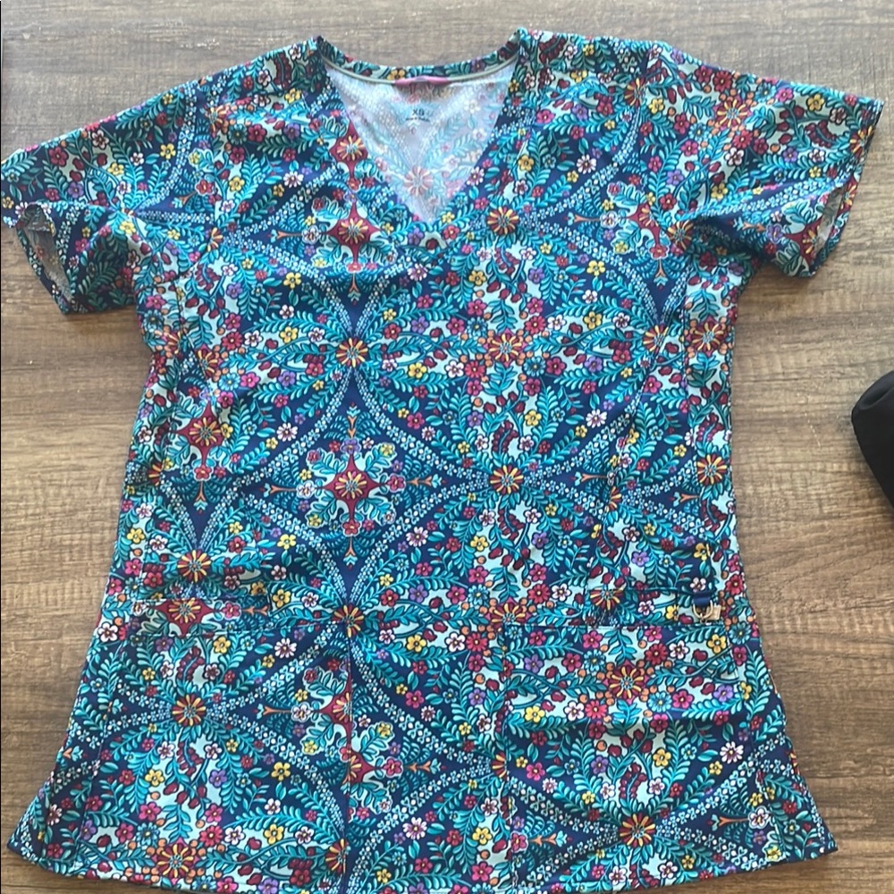 Vera Bradley Floral Blue Women's Scrub Top